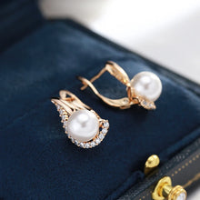 Carica l&#39;immagine nel visualizzatore di Gallery, Luxury English Unique Geometric Pearl Earrings for Women Earrings Jewelry
