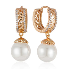 Carica l&#39;immagine nel visualizzatore di Gallery, queen Pearl Drop Unique Hollow Pattern Earrings for Women Jewelry
