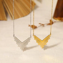 Carica l&#39;immagine nel visualizzatore di Gallery, Trendy Creative Angel Wings Pendant Necklaces for Women  Jewelry
