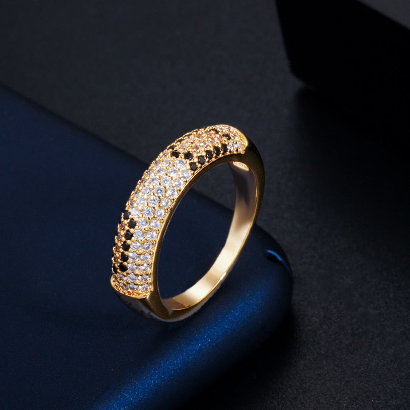 Hot Shiny Micro Pave Round Finger Ring Jewelry for Women