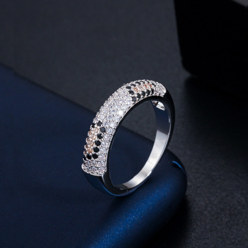 Hot Shiny Micro Pave Round Finger Ring Jewelry for Women