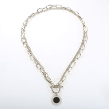 Lade das Bild in den Galerie-Viewer, Roman Numerals Black Shell Pendant necklace

